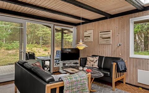 Hardina - 1Km from the Sea: Bois, Design Intérieur, Meubles, Sol, Sol, Salon, Plafond, Domicile, Canapé, Pièce