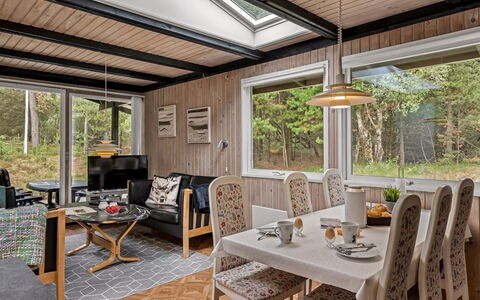 Hardina - 1Km from the Sea: Bois, Design Intérieur, Plafond, Dur, Tache De Bois, Luminaire, Salon, Cabane En Rondins, Batiments Jardin, Conception