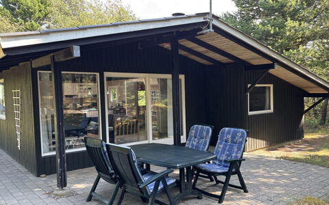 Hardina - 1Km from the Sea: Maison, Chalet, Porte, Domicile, Ombre, Batiments Jardin, Siding, Cour, Structure En Plein Air, Porche