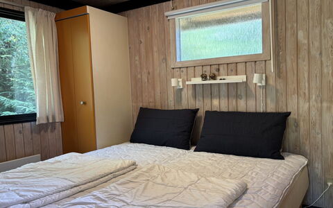 Hardina - 1Km from the Sea: Bois, Design Intérieur, Sol, Sol, Chambre, Lit, Tache De Bois, Pièce, Dur, Cadre De Lit