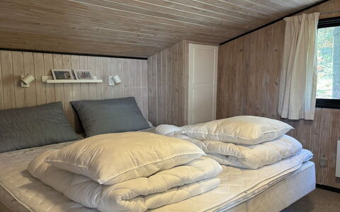 Hardina - 1Km from the Sea: Lit, Chambre, Drap De Lit, Bois, Literie, Meubles, Design Intérieur, Sol, Sol, Linge