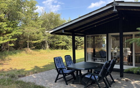 Hardina - 1Km from the Sea: Porche, Porte, Domicile, Meubles, Ombre, Chalet, Batiments Jardin, Chaise, Structure En Plein Air, Jardin