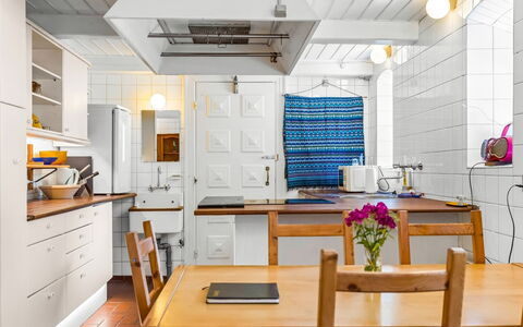 Branderup J 601: Meubles, Cuisine, Comptoir, Sol, Design Intérieur, Cabinetry, Bois, Plafond, Sol, Appareil De Cuisine