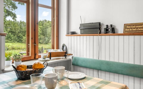 Ajna - 20.9Km from the Sea: Meubles, Bois, Design Intérieur, Sol, Table, Sol, Pièce, Table Cuisine Et Salle A Manger, Tache De Bois, Cuisine