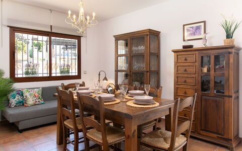 Portichuelo: Meubles, Design Intérieur, Sol, Table, Bois, Chaise, Salle À Manger, Table Cuisine Et Salle A Manger, Sol, Pièce