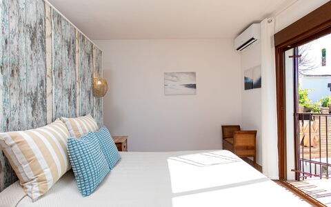 Portichuelo: Meubles, Design Intérieur, Mur, Chambre, Bois, Sol, Sol, Lit, Linge, Textile