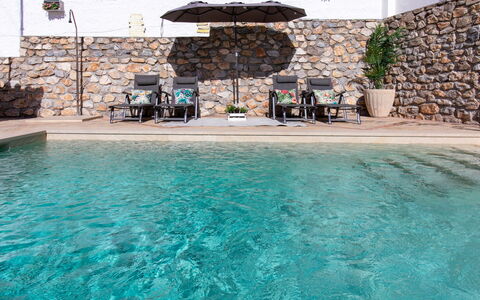 Portichuelo: Piscine, Bleu, Recours, Composite, Mobilier De Jardin, Caractéristique De L'Eau, Thermes, Loisir, Eco Hôtel, Dalle