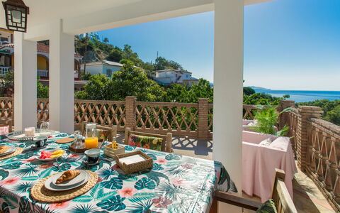 Portichuelo: Recours, Balcon, Eco Hôtel, Chaise, Hacienda, Villa, Plante D'Appartement, Linge, Table Cuisine Et Salle A Manger, Hôtel