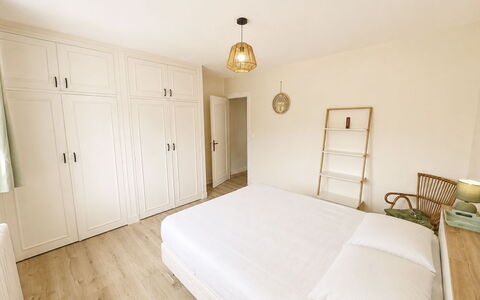 Les Glaieuls: Meubles, Sol, Design Intérieur, Sol, Bois, Chambre, Lit, Parquet, Pièce, Plafond