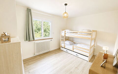 Les Glaieuls: Mur, Bois, Design Intérieur, Sol, Sol, Meubles, Appartement, Chambre, Pièce, Lit