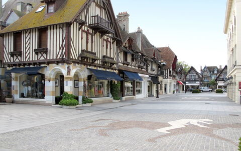 Les Glaieuls: Bâtiment, Fenêtre, Ville, Surface De La Route, Ville, Façade, Quartier, Architecture, Zone Résidentielle, Établissements Humains