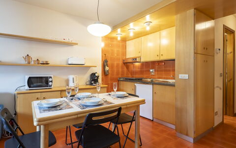 Ai Pascoli: Design Intérieur, Sol, Bois, Cuisine, Meubles, Plafond, Sol, Pièce, Comptoir, Cabinetry