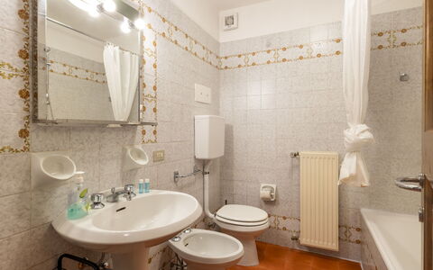 Ai Pascoli: Sol, Design Intérieur, Sol, Pièce, Meubles, Luminaire Plomberie, Plafond, Évier, Salle De Bains, Lavabo