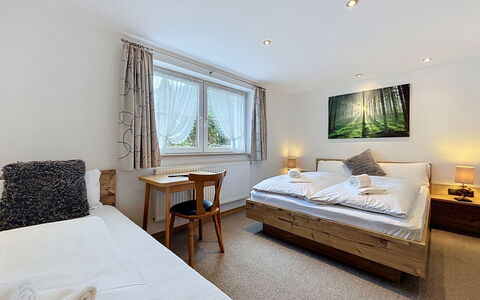 Susi: Lit, Mur, Chambre, Bois, Design Intérieur, Meubles, Drap De Lit, Literie, Domicile, Cadre De Lit