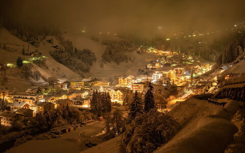 Susi: Nuit, Paysage, L'Hiver, Minuit, Village, Soirée, Gelé, Neige, Village De Montagne, Alpes