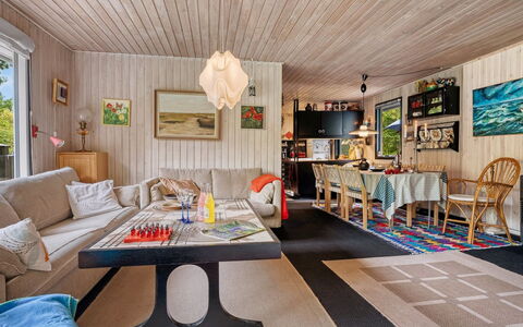 Tarvo - 500M to the Fjord: Meubles, Design Intérieur, Bois, Plafond, Canapé, Sol, Salon, Luminaire, Sol, Pièce
