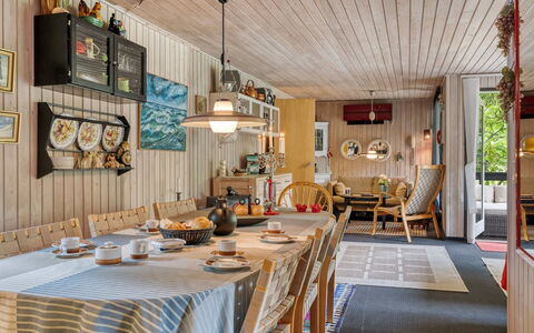 Tarvo - 500M to the Fjord: Meubles, Design Intérieur, Bois, Plafond, Chaise, Luminaire, Table, Sol, Salle À Manger, Table Cuisine Et Salle A Manger