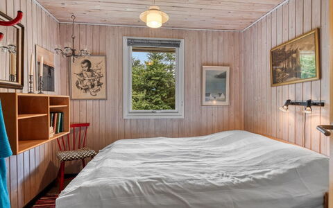 Tarvo - 500M to the Fjord: Chambre, Design Intérieur, Mur, Bois, Sol, Sol, Lit, Plafond, Meubles, Drap De Lit