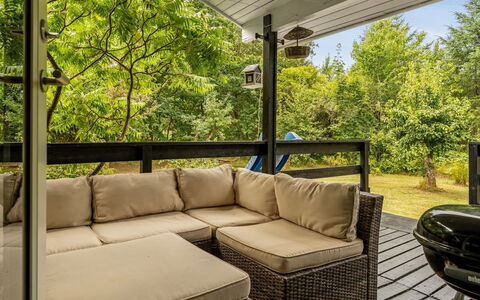 Tarvo - 500M to the Fjord: Meubles, Bois, Porche, Design Intérieur, Table, Sol, Chaise, Sol, Canapé, Mobilier De Jardin