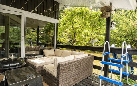 Tarvo - 500M to the Fjord: Meubles, Bois, Porche, Chaise, Plafond, Design Intérieur, Table, Ombre, Canapé, Mobilier De Jardin