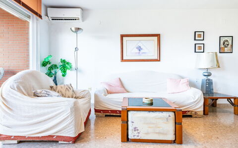Mare Nostrum: Meubles, Design Intérieur, Mur, Sol, Canapé, Bois, Sol, Salon, Éclairage, Pièce