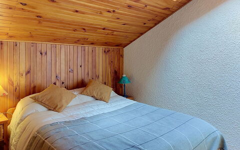 Les Grandes Aiguilles: Sol, Bois, Design Intérieur, Chambre, Lit, Sol, Drap De Lit, Plafond, Meubles, Literie