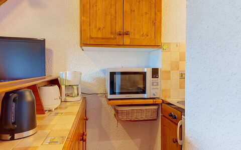 Les Grandes Aiguilles: Bois, Sol, Meubles, Design Intérieur, Sol, Comptoir, Principaux Appliance, Cabinetry, Cuisine, Pièce
