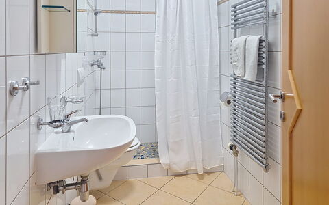 Novi Vinodolski 310: Design Intérieur, Luminaire Plomberie, Sol, Sol, Salle De Bains, Lavabo, Pièce, Évier, Plomberie, Robinet