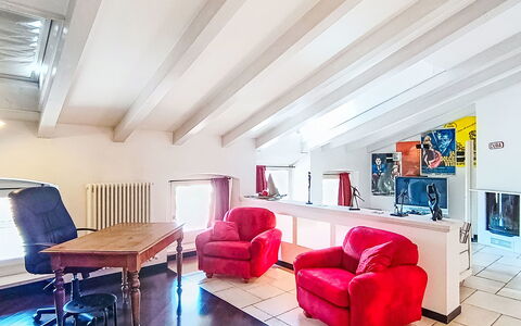 Le Falesie: Design Intérieur, Sol, Meubles, Sol, Plafond, Bois, Canapé, Pièce, Éclairage, Salon
