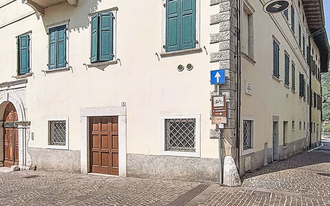 Le Falesie: Mur, Porte, Béton, Peindre, Plâtre, Parking, Daylighting, Accueil Porte