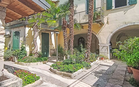 Le Falesie: Cambre, Pot De Fleur, Hacienda, Cour, Plante D'Appartement, Ombre, Dalle, Aménagement Paysager