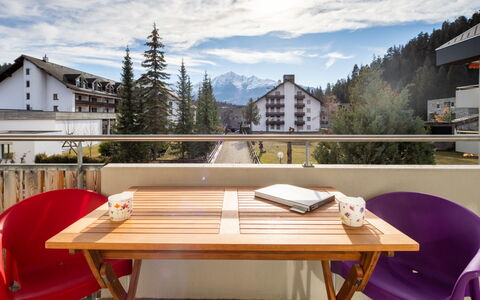 Val Signina 5-2: Meubles, Appartement, Chaise, Balcon, Condominium, Recours, Table Cuisine Et Salle A Manger, Table Basse, Eco Hôtel, Tache De Bois