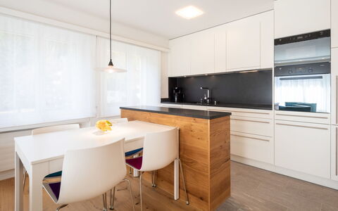 Val Signina 5-2: Meubles, Design Intérieur, Sol, Comptoir, Sol, Cuisine, Bois, Cabinetry, Luminaire, Parquet