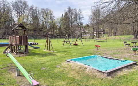 Green Valley Park Stárkov 18: Arbre, Herbe, Équipement Extérieur Play, Toboggan, Espace Public, Jardin, Parc, Chute, Terrain De Jeux, Pelouse