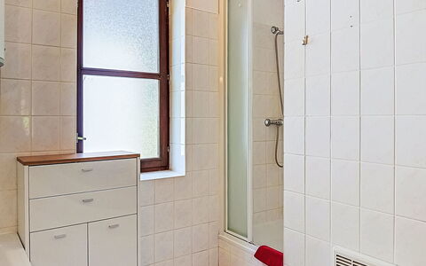 Green Valley Park Stárkov 18: Mur, Sol, Sol, Salle De Bains, Luminaire Plomberie, Design Intérieur, Plomberie, Pièce, Porte, Armoire De Toilette