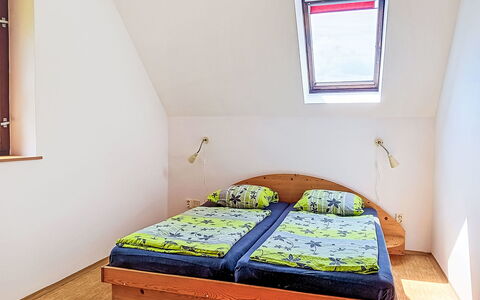 Green Valley Park Stárkov 18: Lit, Chambre, Sol, Design Intérieur, Sol, Drap De Lit, Literie, Bois, Meubles, Pièce