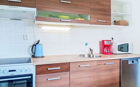 Green Valley Park Stárkov 18: Cabinetry, Comptoir, Sol, Bois, Meubles, Design Intérieur, Appareil De Cuisine, Cuisine, Principaux Appliance, Tiroir