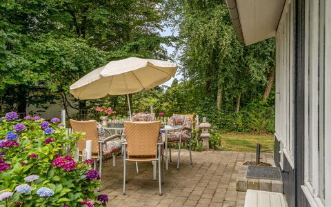 Løgstør 648: Meubles, Table, Chaise, Arbuste, Mobilier De Jardin, Jardin, Table Cuisine Et Salle A Manger, Tableau De Plein Air, Couverture De Sol