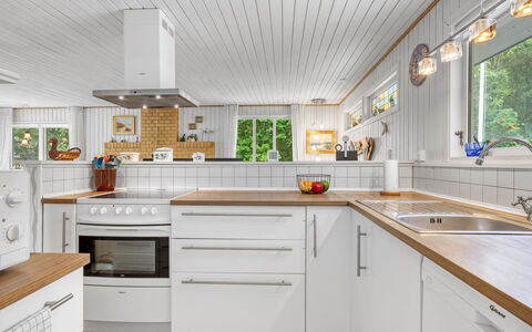 Løgstør 648: Cuisine, Sol, Comptoir, Bois, Design Intérieur, Appareil De Cuisine, Principaux Appliance, Plafond, Cabinetry, Sol