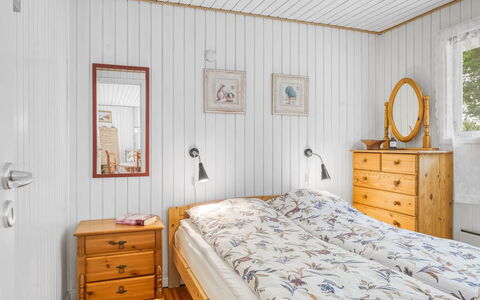 Løgstør 648: Chambre, Bois, Lit, Design Intérieur, Sol, Drap De Lit, Sol, Literie, Cadre De Lit, Meubles