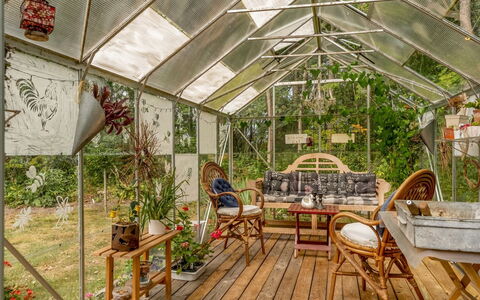 Løgstør 648: Pot De Fleur, Jardin, Plante D'Appartement, Batiments Jardin, Structure En Plein Air, Chaise, Eco Hôtel, Matériau Naturel, Arrière-Cour