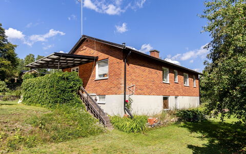 Villa Fröseke: Herbe, Bâtiment, Fenêtre, Maison, Arbuste, Zone Résidentielle, Toit, Domicile, Chalet