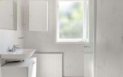 Villa Fröseke: Mur, Design Intérieur, Luminaire Plomberie, Sol, Sol, Plafond, Lavabo, Évier, Salle De Bains, Plomberie