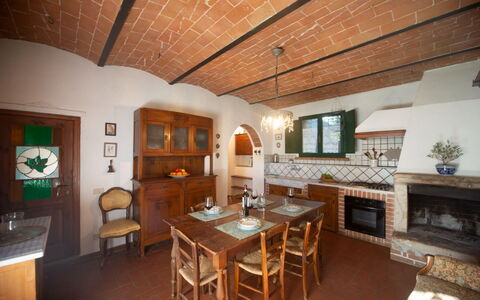 Podere Dolce Sonno e Sonnellino: Meubles, Mur, Design Intérieur, Sol, Cuisine, Table, Éclairage, Plafond, Chaise, Table Cuisine Et Salle A Manger