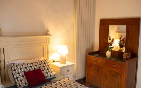 Podere Dolce Sonno e Sonnellino: Meubles, Design Intérieur, Bois, Pièce, Sol, Sol, Éclairage, Chambre, Cadre, Marron