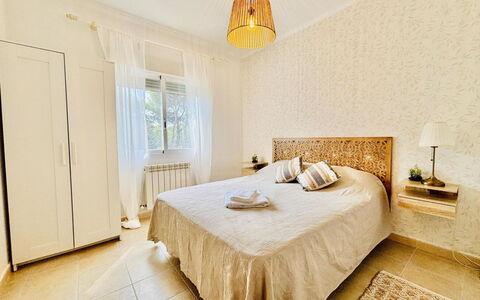 Calma: Lit, Meubles, Design Intérieur, Sol, Chambre, Sol, Literie, Mur, Drap De Lit, Bois
