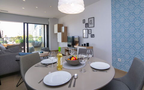 Arenal Beach: Meubles, Design Intérieur, Sol, Sol, Table Cuisine Et Salle A Manger, Table, Salle À Manger, Chaise, Pièce, Plafond