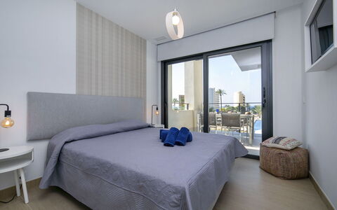 Arenal Beach: Meubles, Design Intérieur, Sol, Sol, Appartement, Chambre, Domicile, Lit, Chaise, Pièce