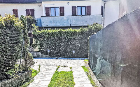Marina di Massa 651: Mur, Vert, Ruelle, Allée, Jardin, Passerelle, Dalle, Pavé, Aménagement Paysager, Arrière-Cour