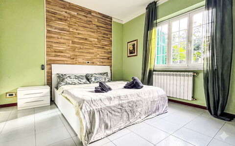 Marina di Massa 651: Meubles, Design Intérieur, Lit, Chambre, Sol, Mur, Sol, Bois, Plafond, Pièce
